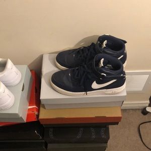 Nike Air Force 1’s Navy & White Mid